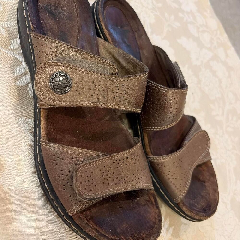Clarks Women's Brown and Tan Sandals